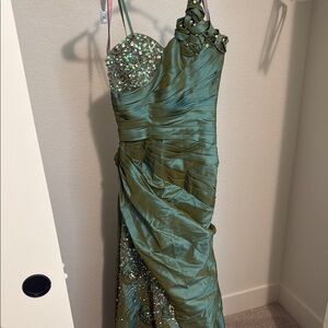 Elegant Green Evening Dress